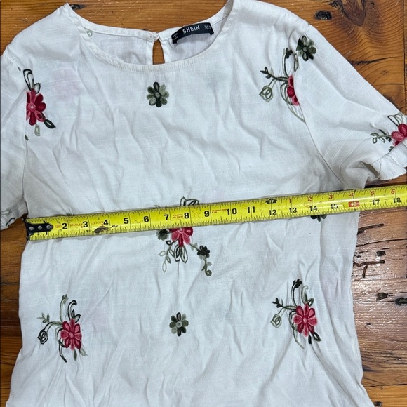 SHEIN Off-White Blouse with Red and Green Floral Design Size medium - Picture 5 of 7